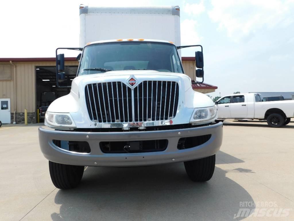 International 4300 貨櫃框架卡車