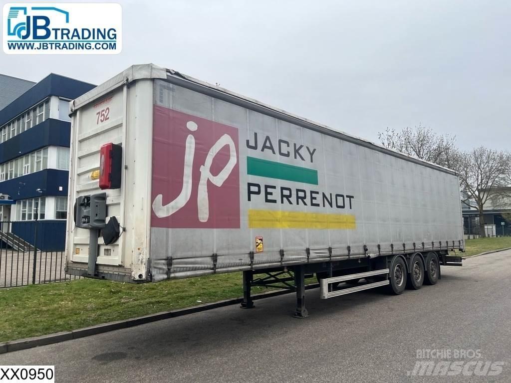 Fruehauf Tautliner 篷布半拖車