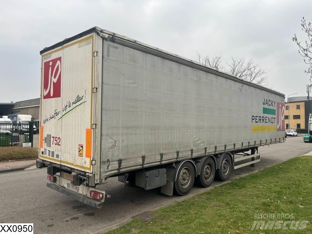Fruehauf Tautliner 篷布半拖車
