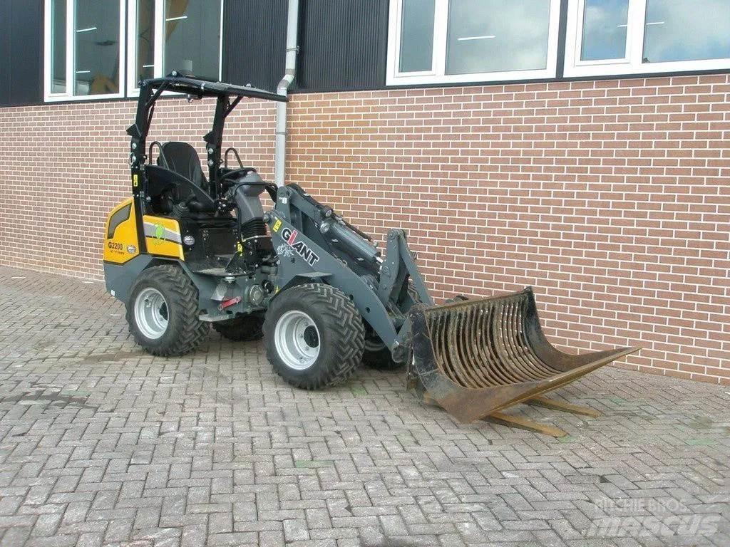 GiANT G2200E 小型裝載機