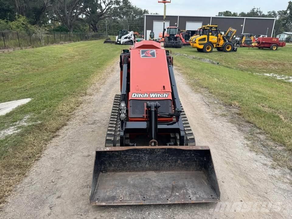 Ditch Witch SK 800 滑移轉向裝載機