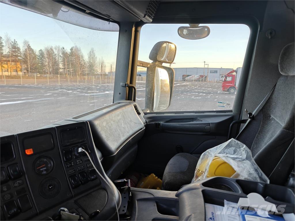 Scania P 94 貨箱式卡車