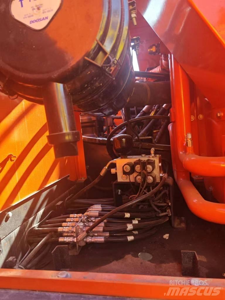 Doosan DX 300 履帶式 挖土機/掘鑿機/挖掘機