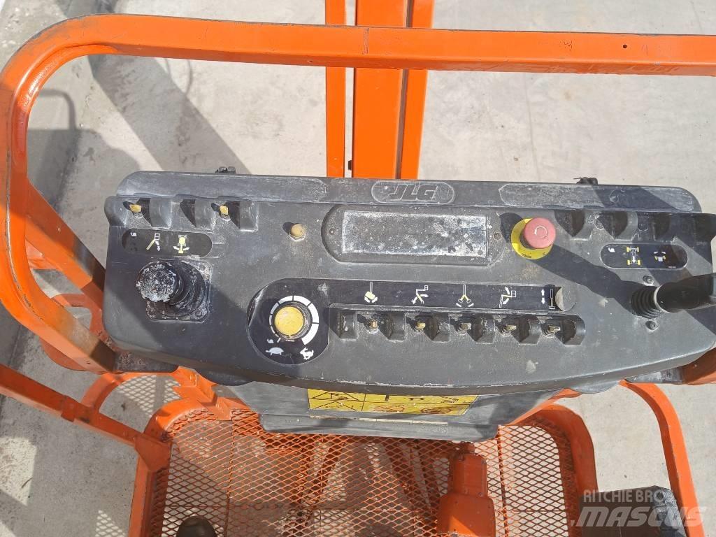 JLG E 300 AJ 曲臂高空作業車