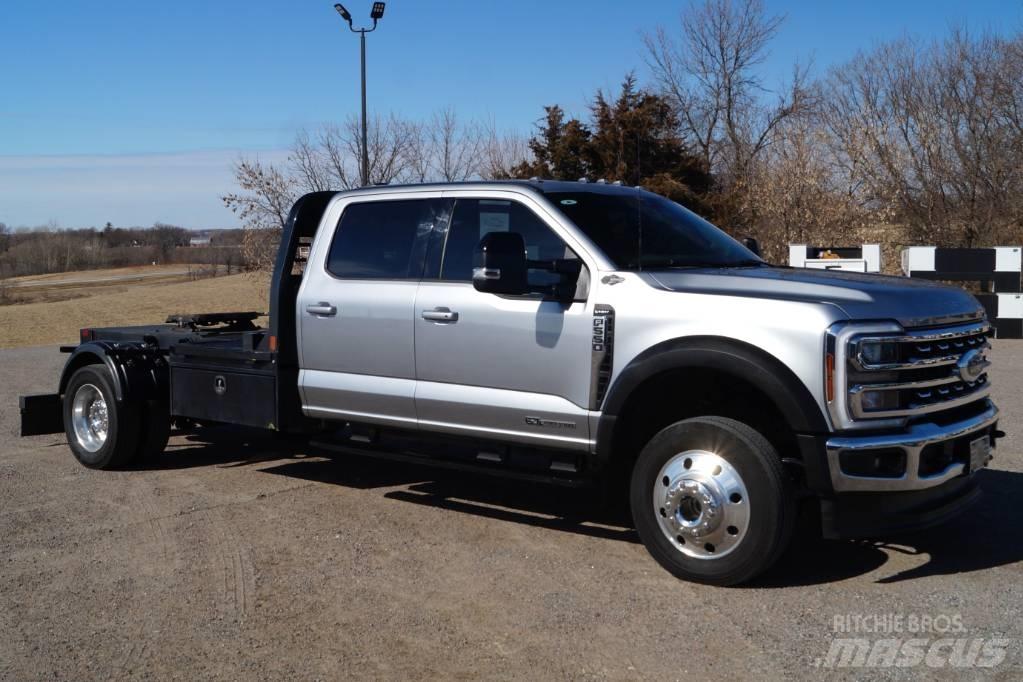 Ford F 550 SD Lariat 商用底盤車