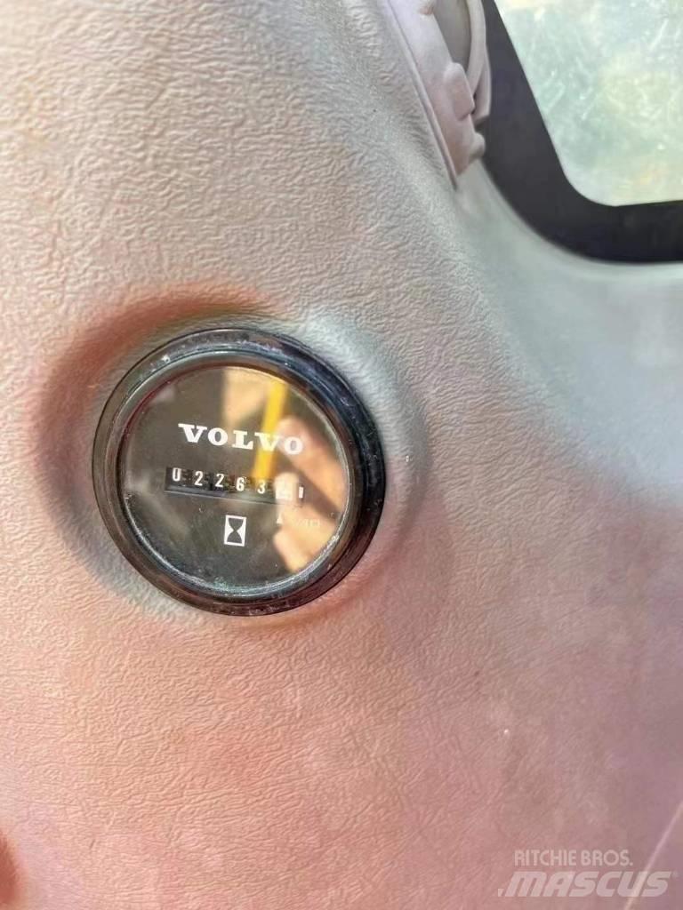 Volvo EC 220 履帶式 挖土機/掘鑿機/挖掘機