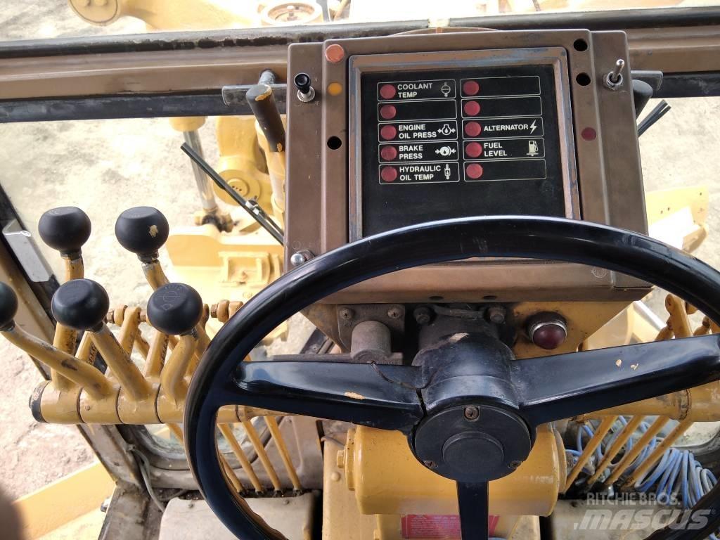 CAT 16 G 平土機