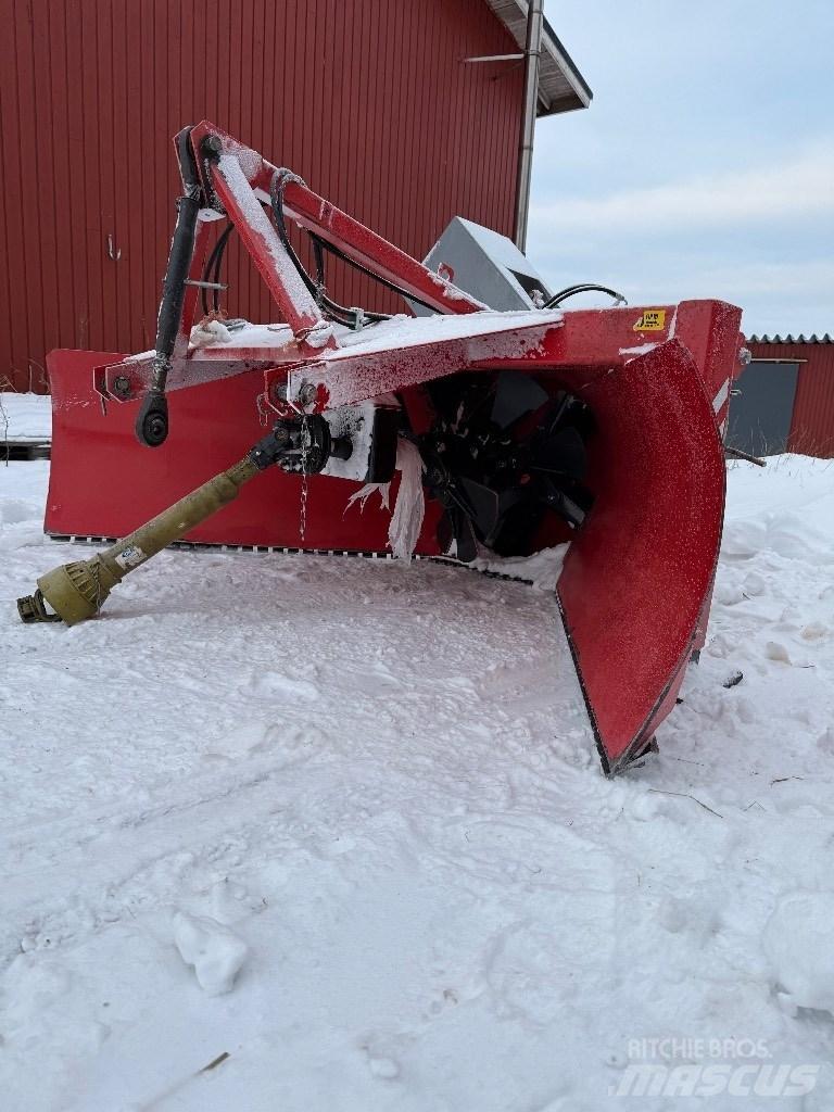 Varila Steel TR 250 掃雪機