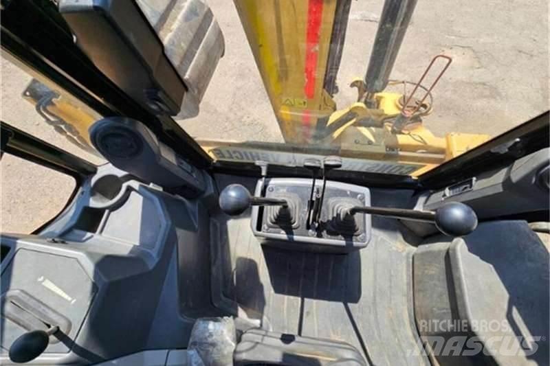 CAT 426F2 TLB 反鏟裝載機