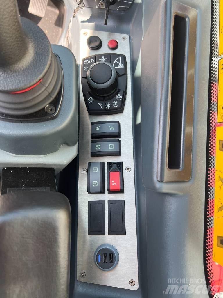 Magni RTH 7.26 伸縮臂操作車