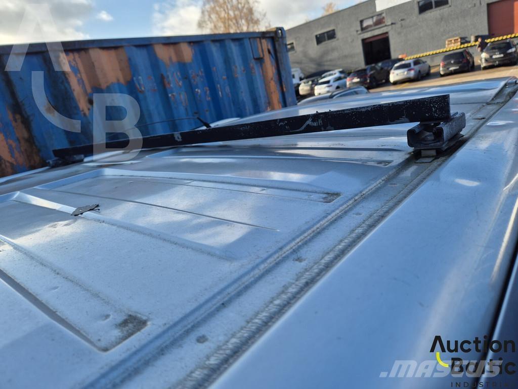 Renault Trafic 汽車