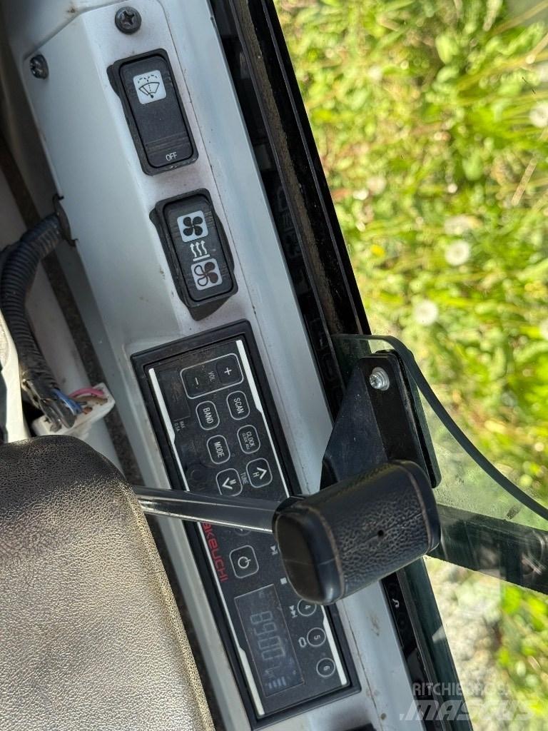 Takeuchi TB 216 小型挖土機/掘鑿機<7t(小型挖掘機)
