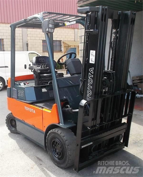 Toyota 7 FBMF 25 電動堆高機