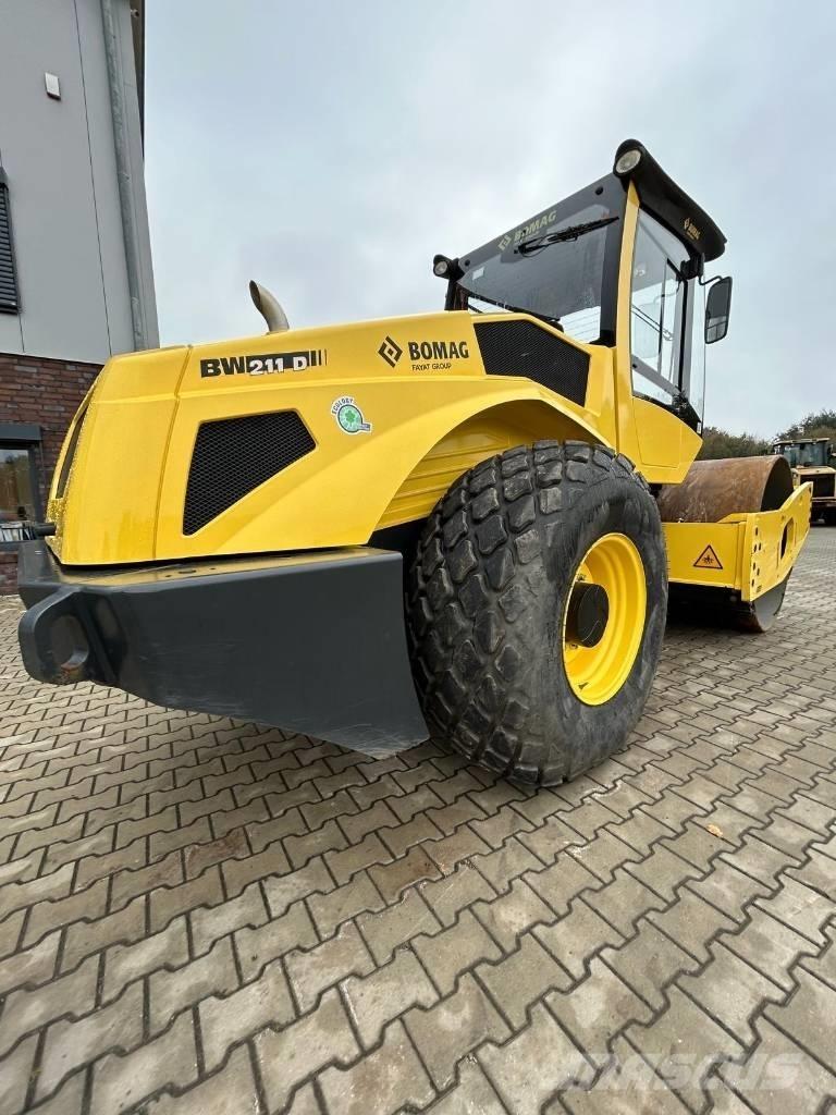 Bomag BW 211 D-5 單輪滾壓機