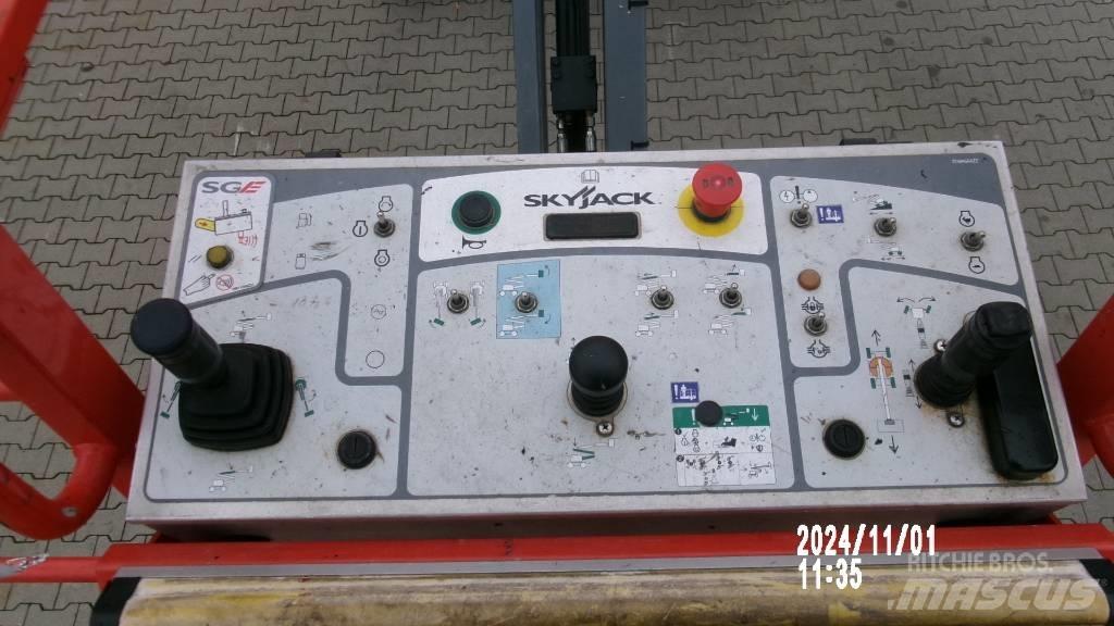 SkyJack SJ 51 AJ 曲臂高空作業車