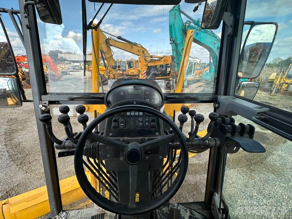 Volvo G 976 平土機