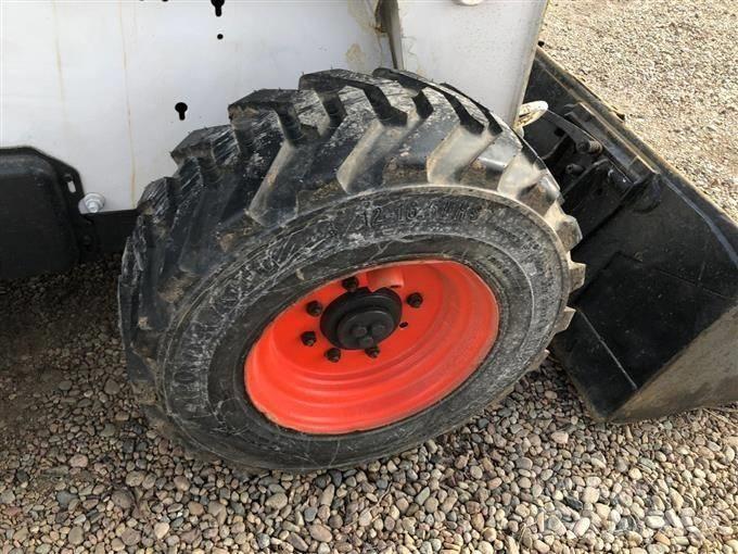 Bobcat S 300 滑移轉向裝載機