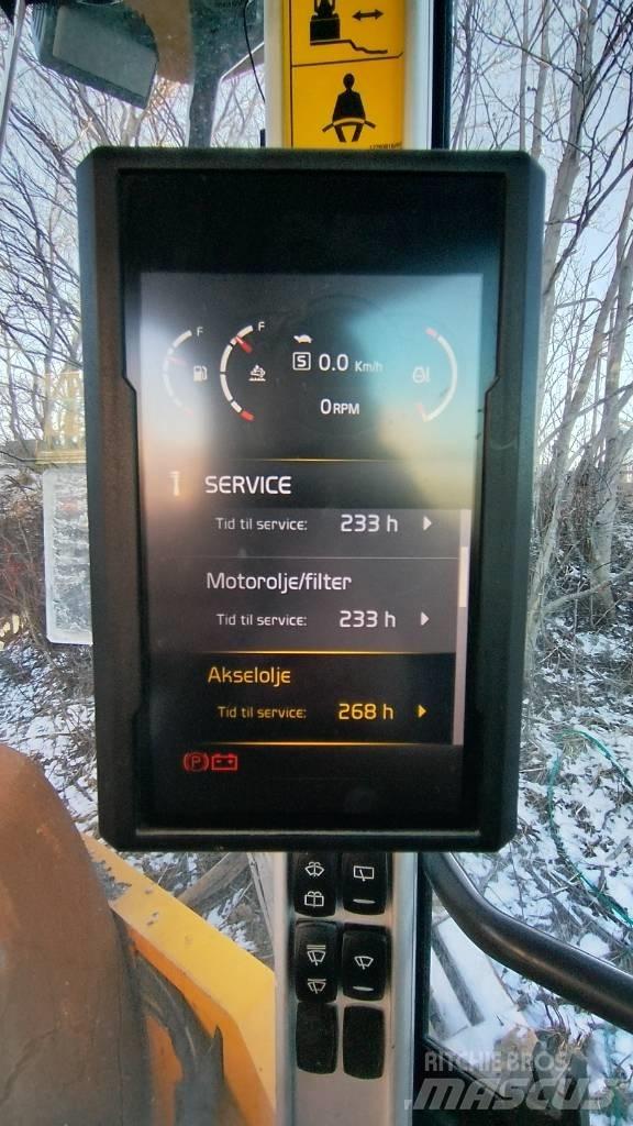 Volvo SD 160 B 膠輪滾壓機
