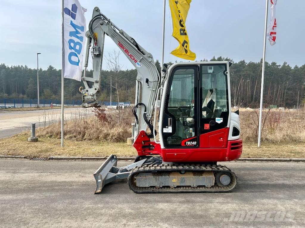 Takeuchi TB 240 小型挖土機/掘鑿機<7t(小型挖掘機)