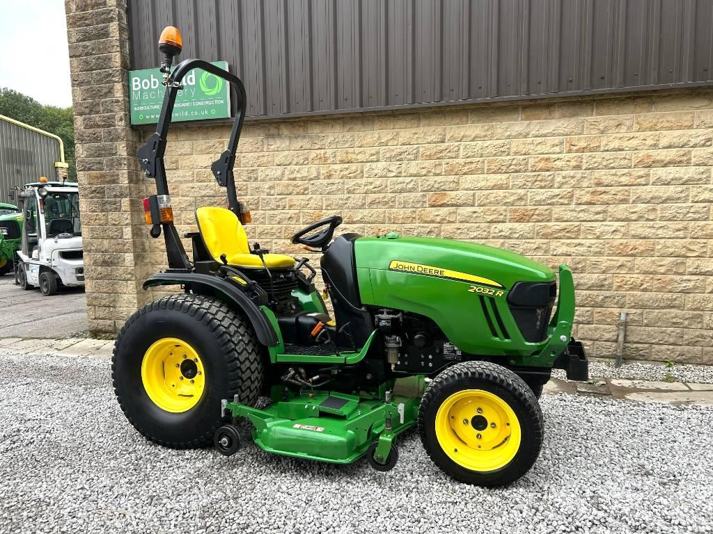 John Deere 2032R 小型曳引機