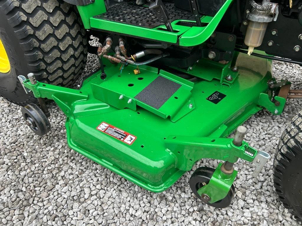 John Deere 2032R 小型曳引機