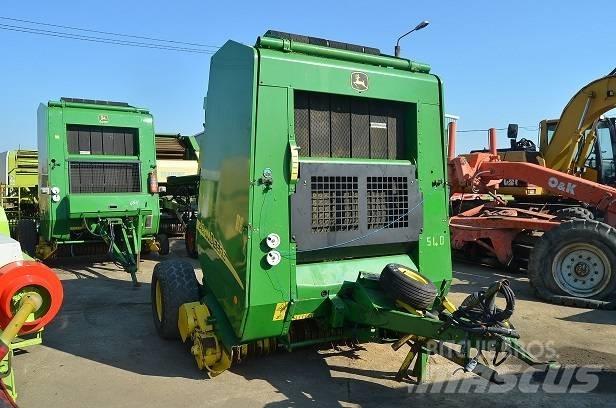 John Deere 592 圓型牧草打包機