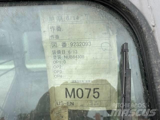 Hitachi Zaxis 駕駛室與內部