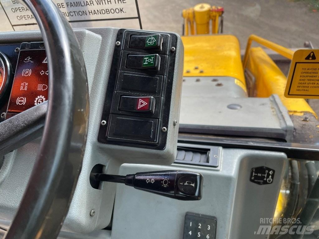 Massey Ferguson 750 反鏟裝載機