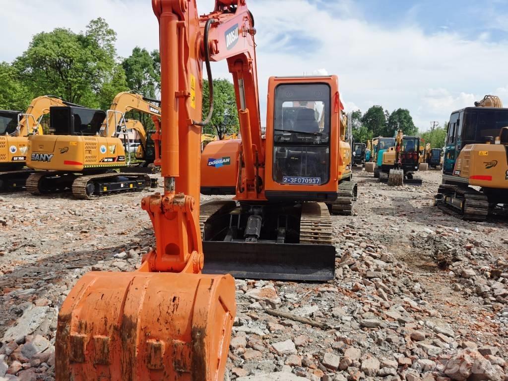 Doosan DX75 中型挖土機/掘鑿機/挖掘機 7t-12t