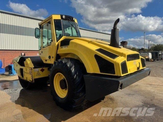 Bomag BW 213 D H-4 單輪滾壓機