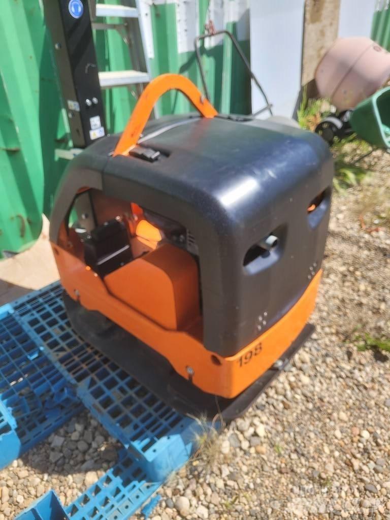 Atlas Copco RP400 拖式振動滾壓機