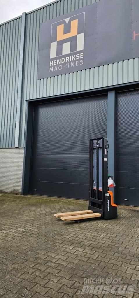 Doosan LSM 12 N 行走控制式堆積機