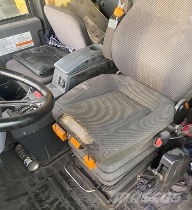 Komatsu HD 405-7 剛性傾卸卡車