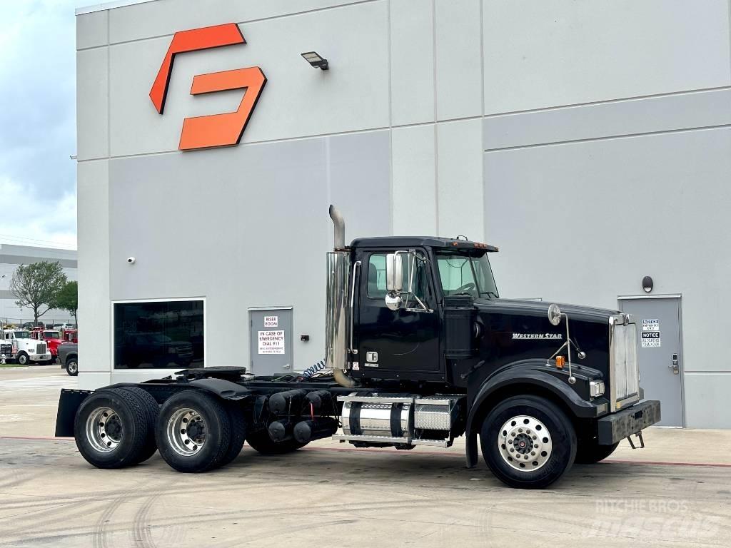 Western Star 4900 曳引機組件