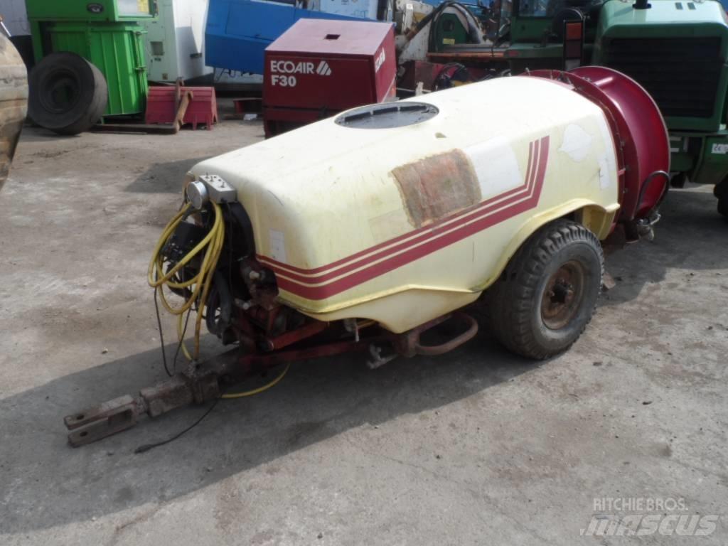 Hardi 1000 牽引式噴霧機