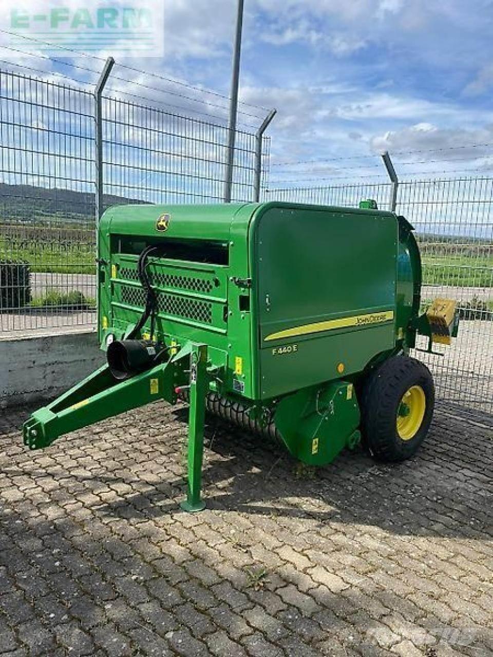 John Deere f440e 方形打捆機