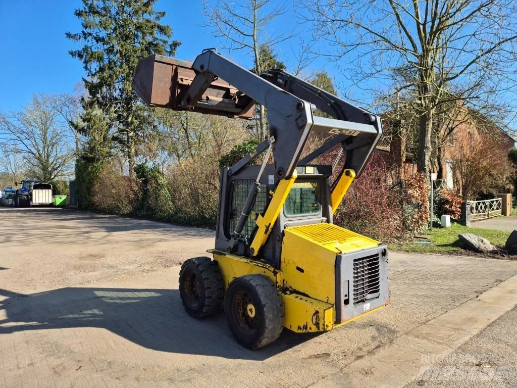 New Holland LS 160 滑移轉向裝載機