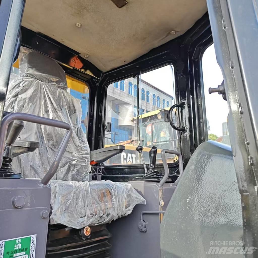 CAT D 5 K 履帶推土機