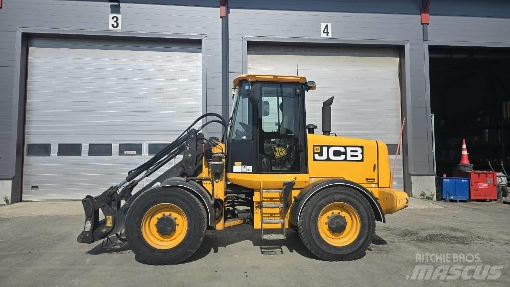 JCB 411 輪胎式裝載機
