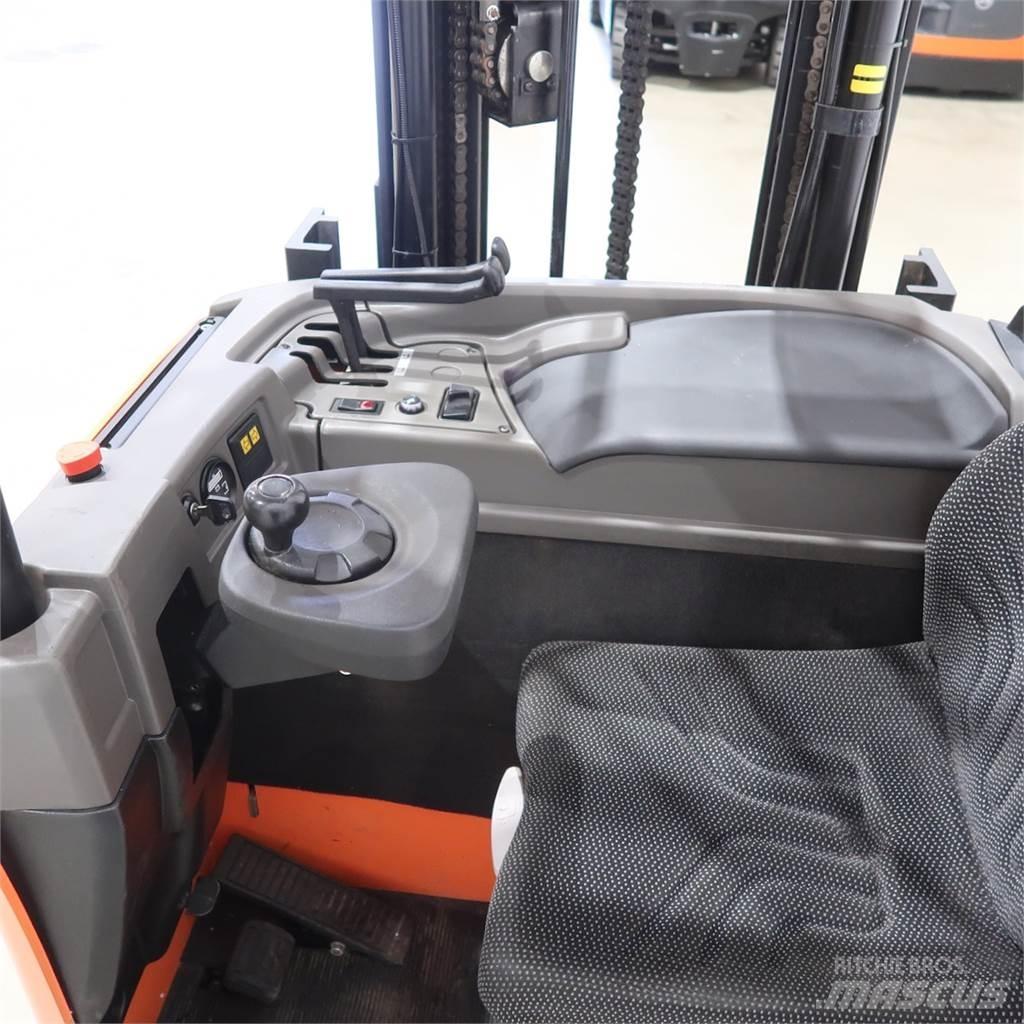 BT SRE160L 電動堆高機