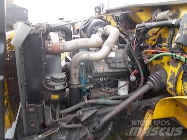 International 4900 起重機卡車