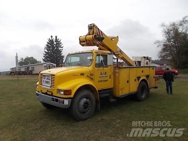 International 4900 起重機卡車