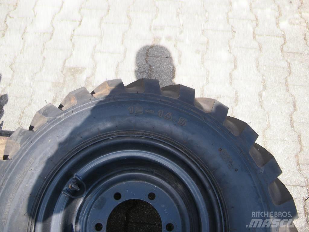 Kumho 12-16,5 輪胎、車輪和輪圈