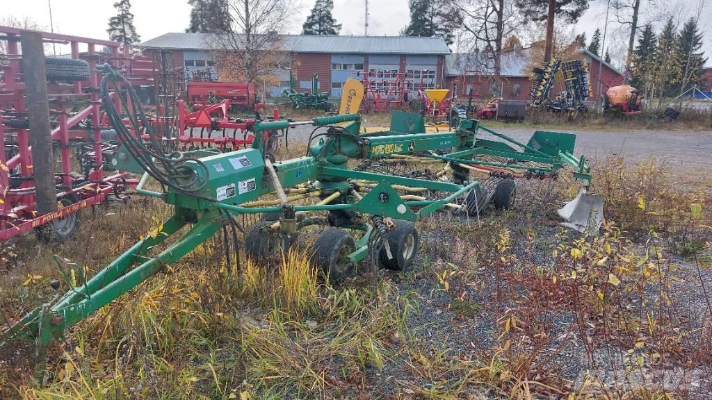 John Deere GA 6000 堆草機