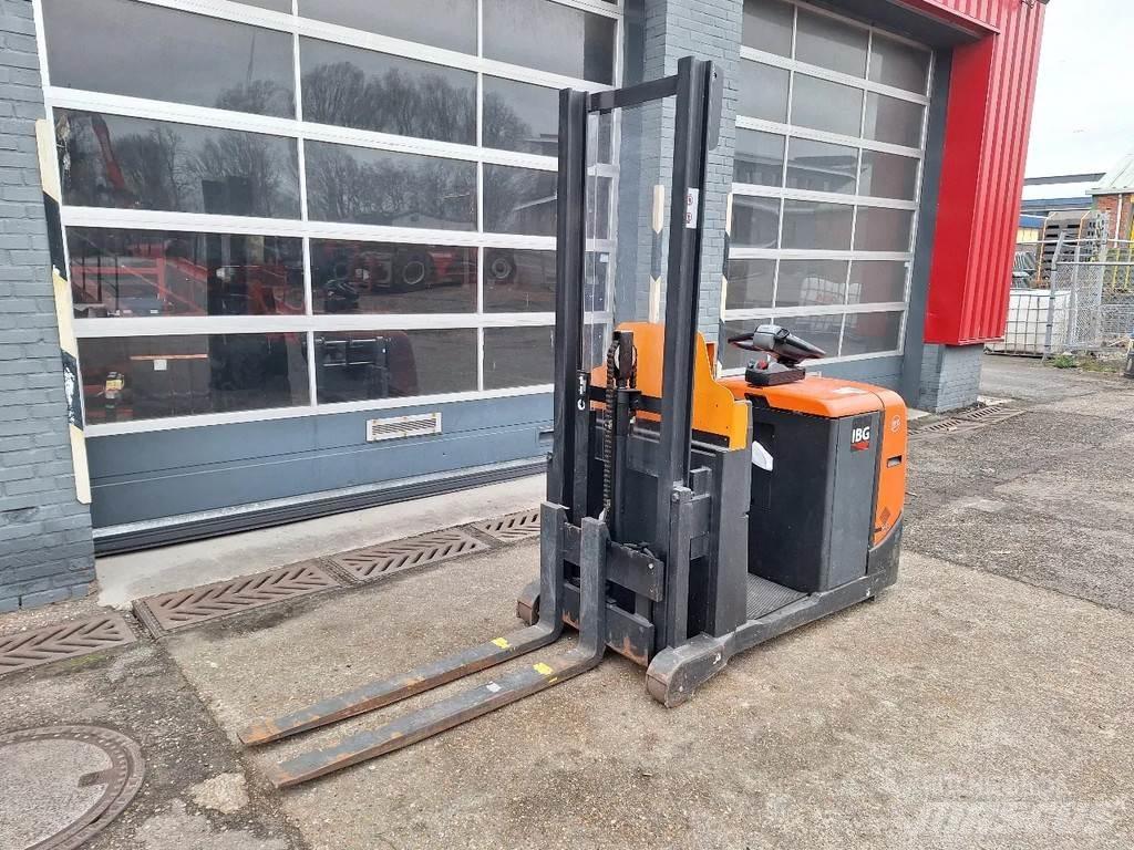 BT OSE120CB 中端式裝載機