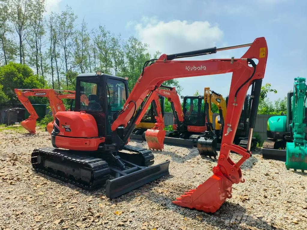 Kubota U 40 小型挖土機/掘鑿機<7t(小型挖掘機)