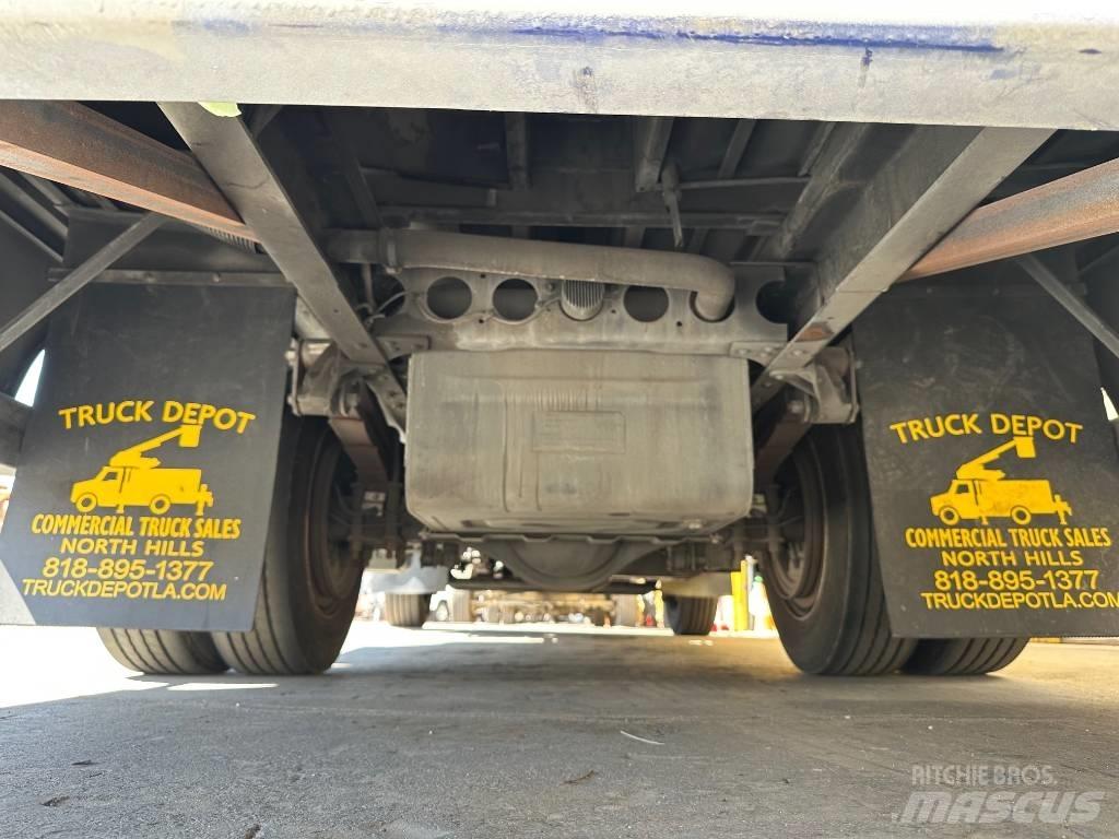 Isuzu NPR HD 飲料運輸卡車