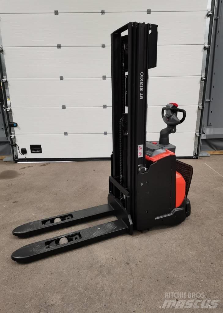 Toyota SWE 120 L 行走控制式堆積機