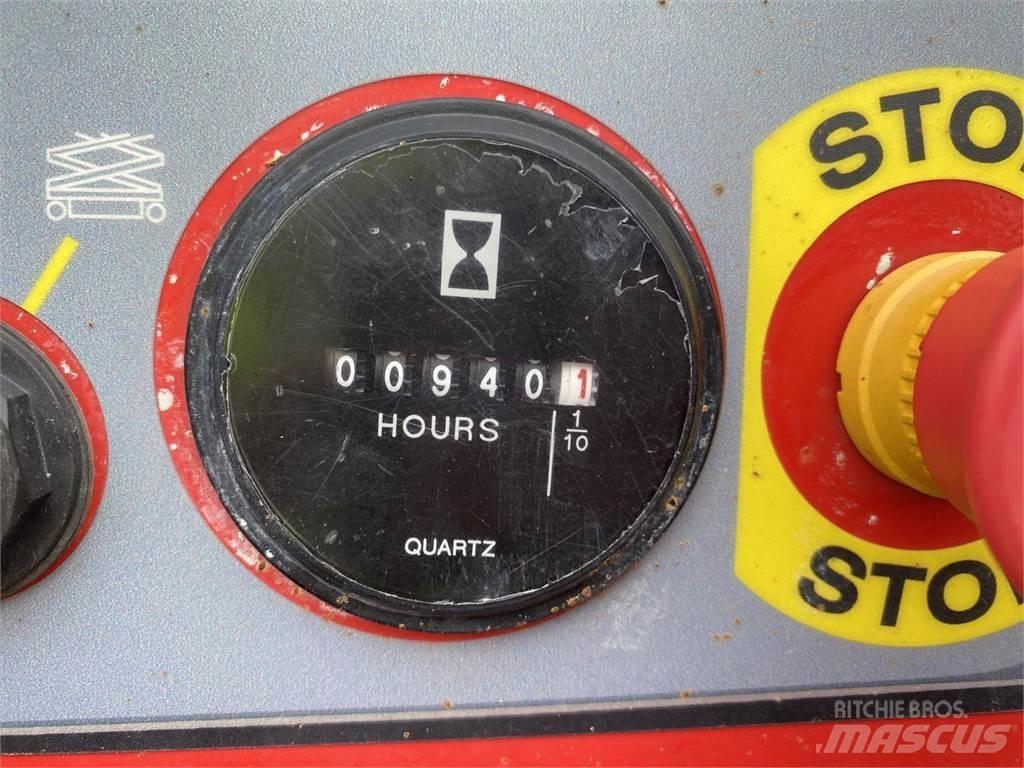 Manitou 140SC 剪式升降機