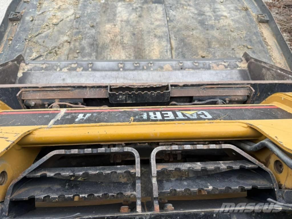 CAT 216 滑移轉向裝載機